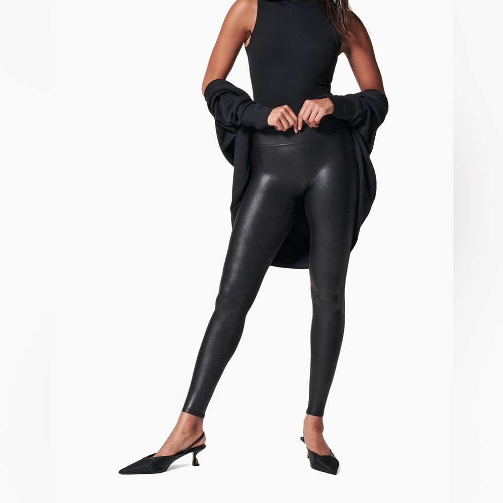 Sleek Black SPANX Faux Leather Women's Leggings - Picture 3 of 8